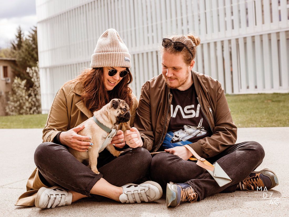 Fejes-Vékássy Lili & Fejes János & Babka: mopszkölyökkel Budapesten
