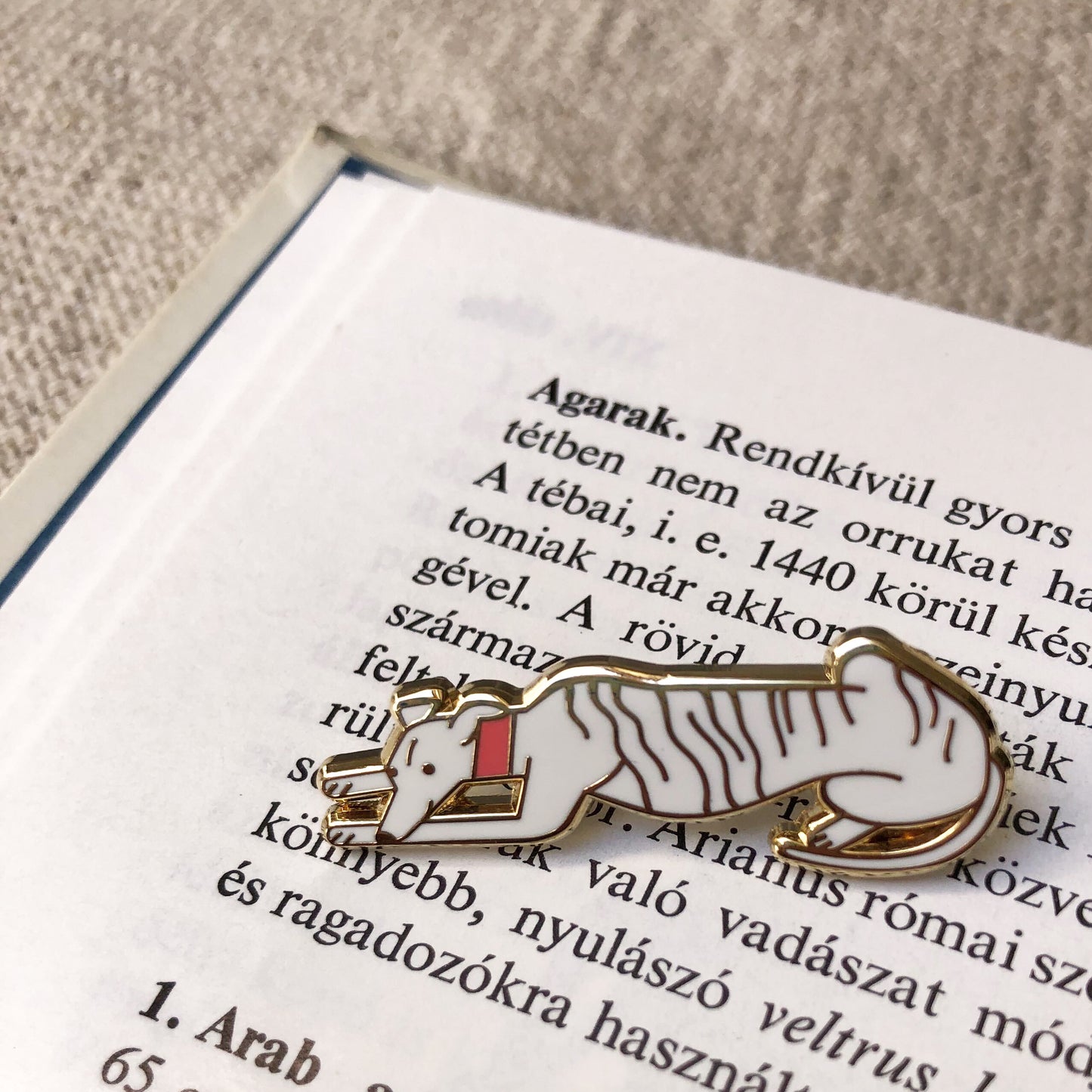 Madzag X Olovka Enamel Pin Collection